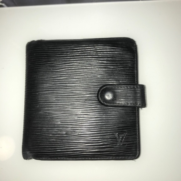 Vintage and Musthaves. LOUIS VUITTON BLACK EPI LEATHER WALLET